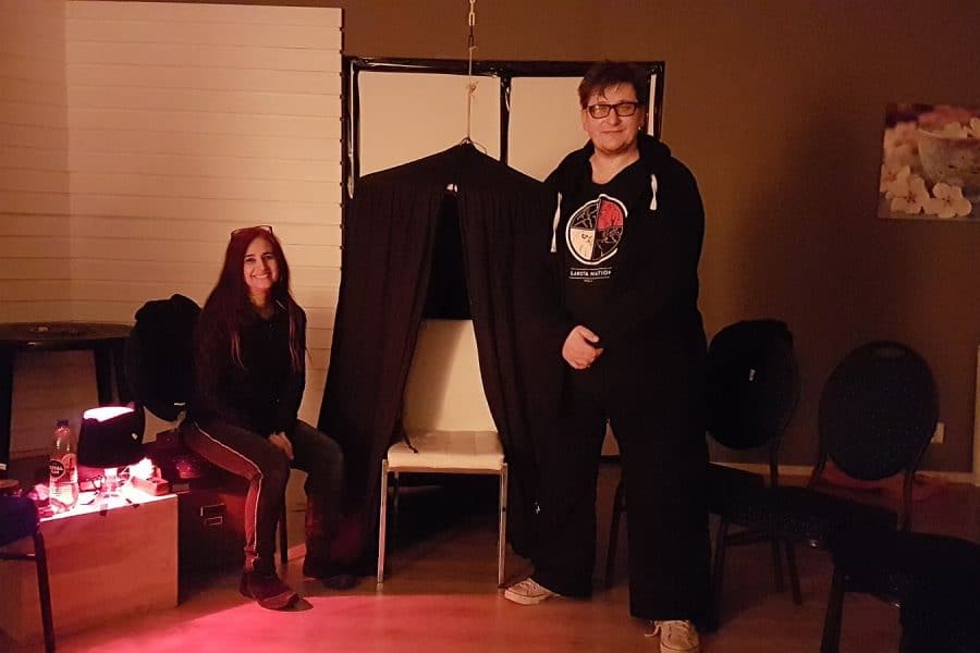 kai and julia muegge seance